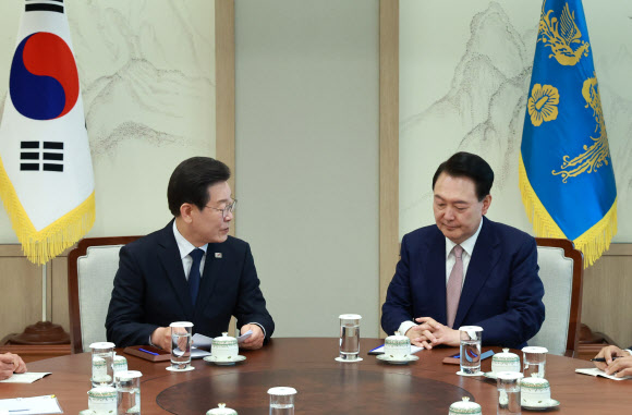 더불어민주당 이재명 대표가 29일 서울 용산 대통령실 집무실에서 열린 윤석열 대통령과의 영수회담에서 발언하고 있다. 2024.4.29 연합뉴스