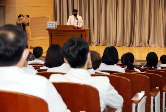 한자리에 모인 원광대병원 교수들