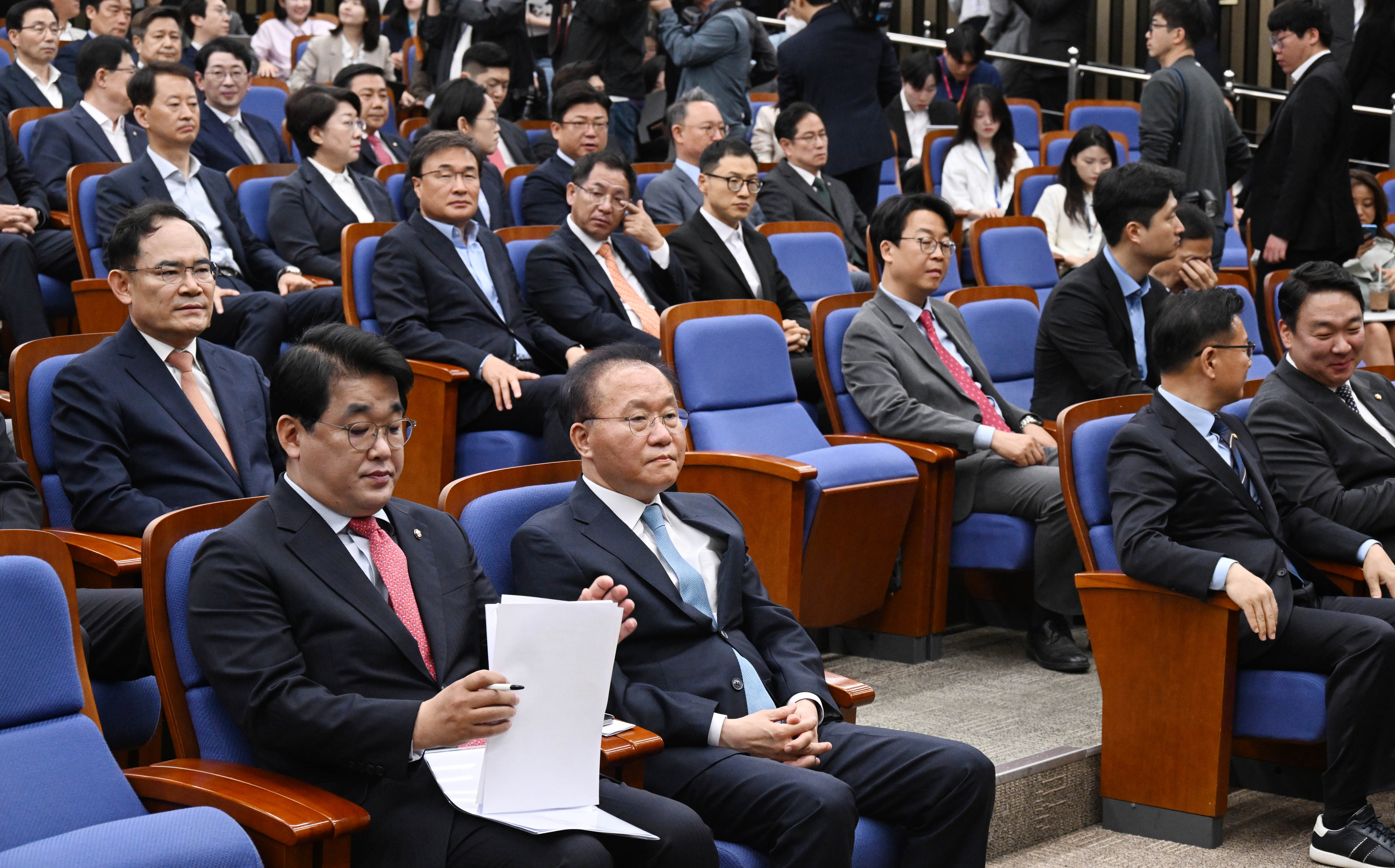 윤재옥 국민의힘 원내대표 겸 당 대표 권한대행이 29일 국회에서 열린 제22대 국회의원 당선자 총회에 참석해  있다. 2024.4.29 안주영 전문기자
