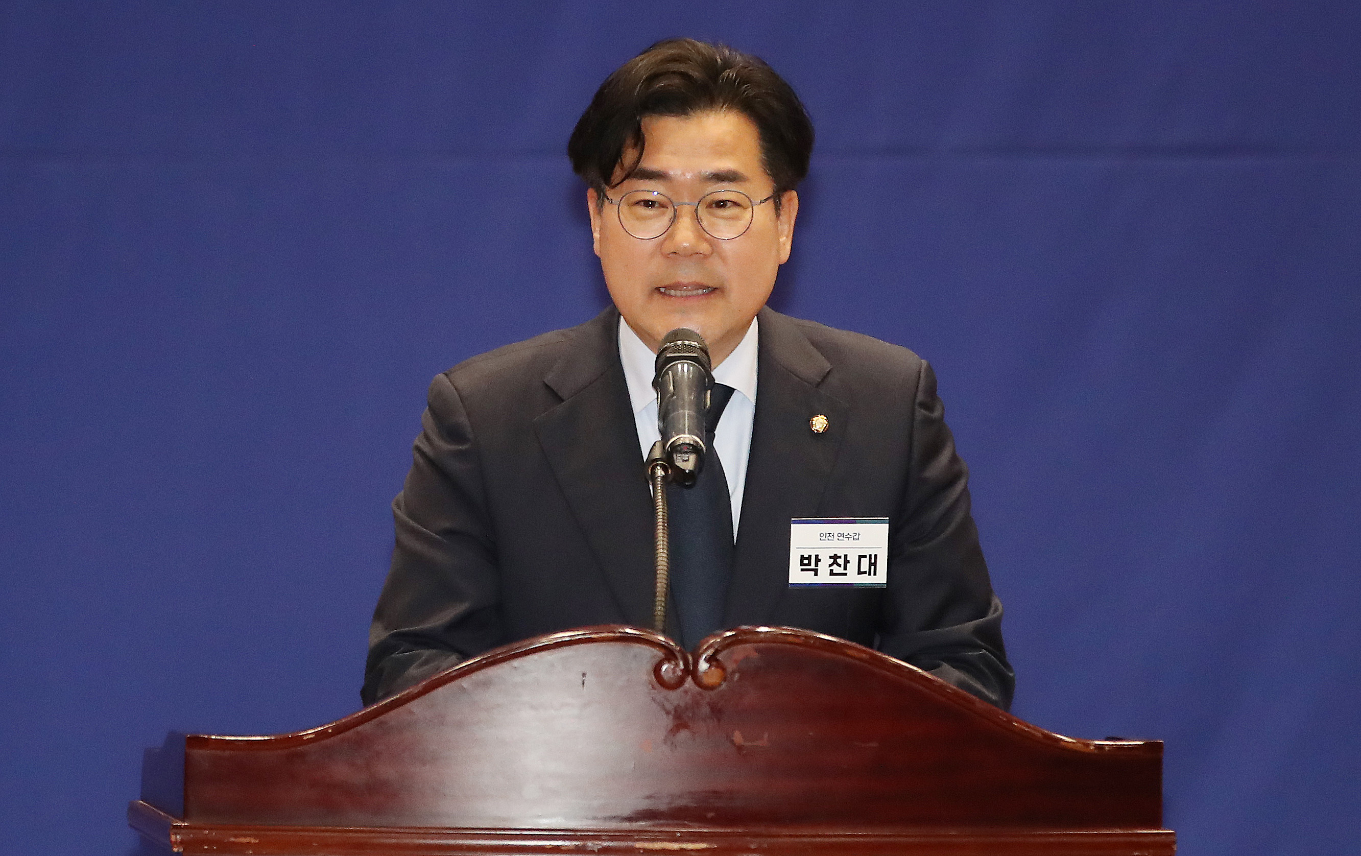 박찬대 신임 원내대표가 3일 국회 의원회관에서 열린 ‘제22대 국회 더불어민주당 제1기 원내대표 선출 당선자 총회’에서 인사말을 하고 있다. 2024.5.3 뉴스1