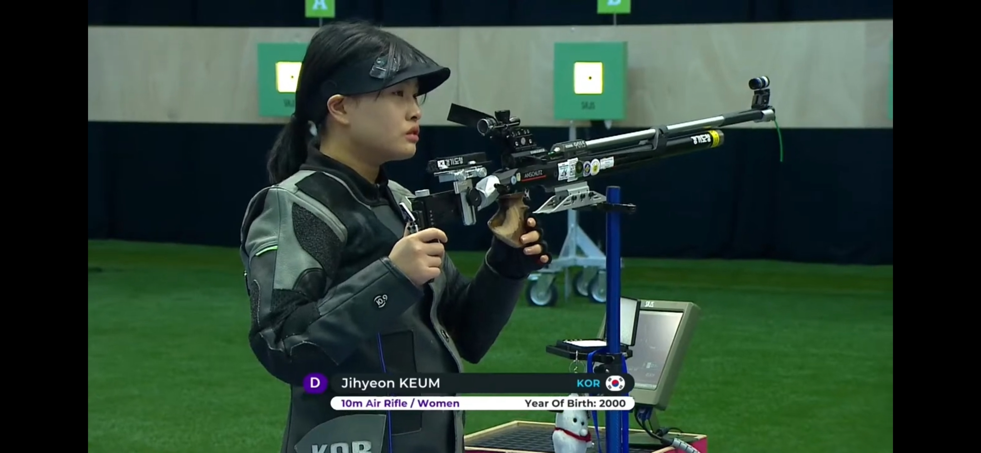 금지현이 6일(한국시간) 아제르바이잔 바쿠에서 열린 2024 국제사격연맹(ISSF) 바쿠 월드컵 여자 10m 공기소총 결선에서 사격 준비를 하고 있다. 금지현은 결선에서 253.4점으로 중국의 왕즈페이(252.3점)를 1.1점차로 따돌리고 금메달을 획득했다.  대한사격연맹제공