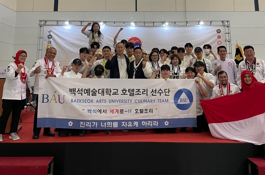 지난 3일 ‘2024 대한민국 챌린지컵 국제요리경연대회’에서 ‘교육부장관상’을 받은 백석예술대학교(총장 윤미란) 외식학부. 백석예대 제공