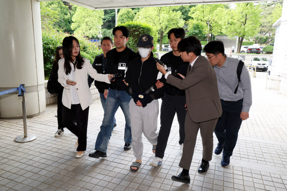 ‘강남 여자친구 살해 의대생’ 영장실질심사 출석