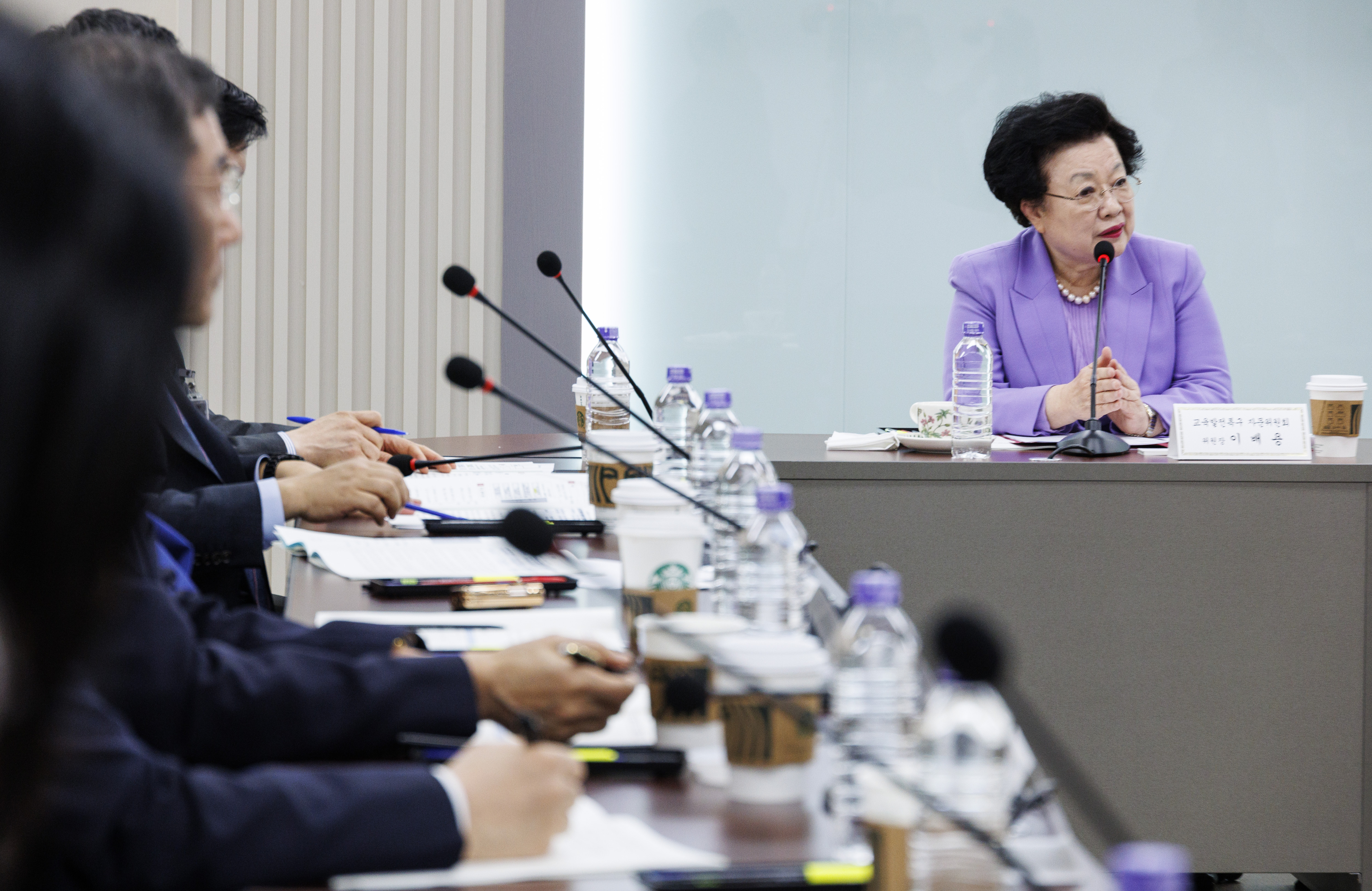 이배용 국가교육위원회 위원장이 지난달 12일 오전 서울 종로구 정부서울청사에서 열린 제1차 교육 발전 특구 자문위원회에 참석해 인사말을 하고 있다. 연합뉴스