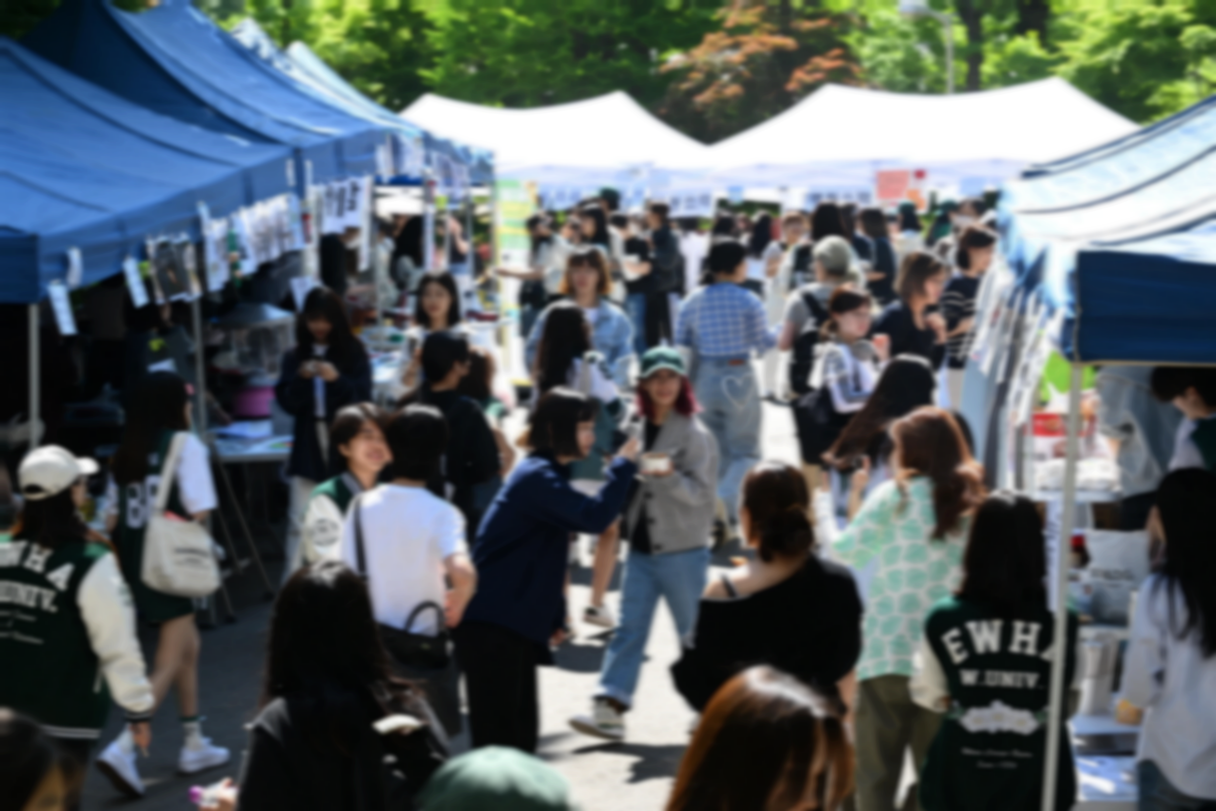 8일 서울 서대문구 이화여자대학교에서 학생들이 축제를 즐기고 있다. 사진은 기사와 직접 관계 없음. 2024.5.8 도준석 전문기자