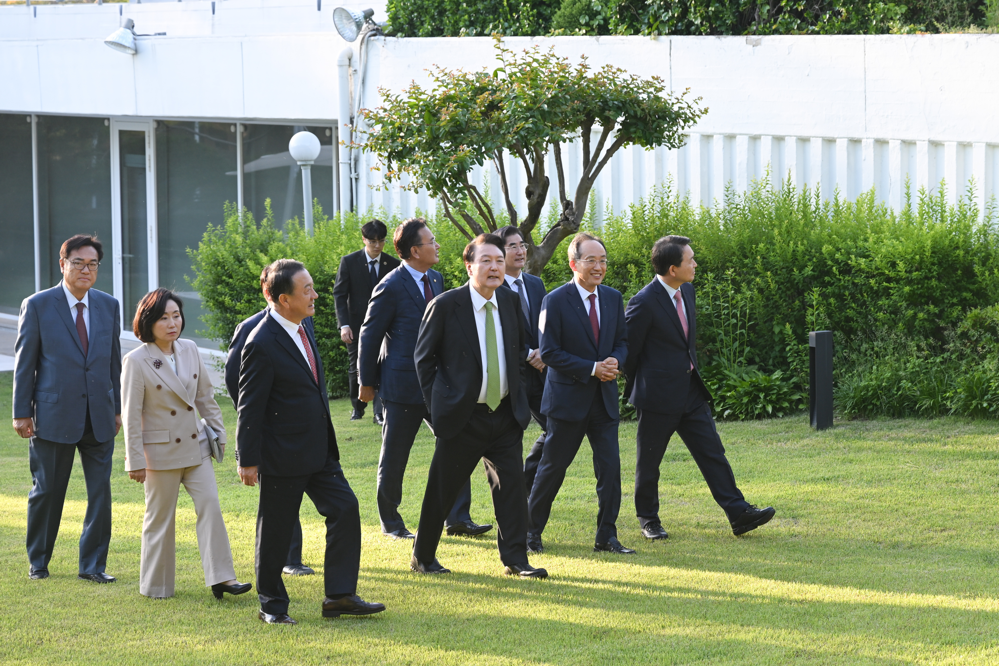 El presidente Yoon Seok-yeol realizó una caminata con el Equipo de Respuesta a Emergencias del Poder Popular