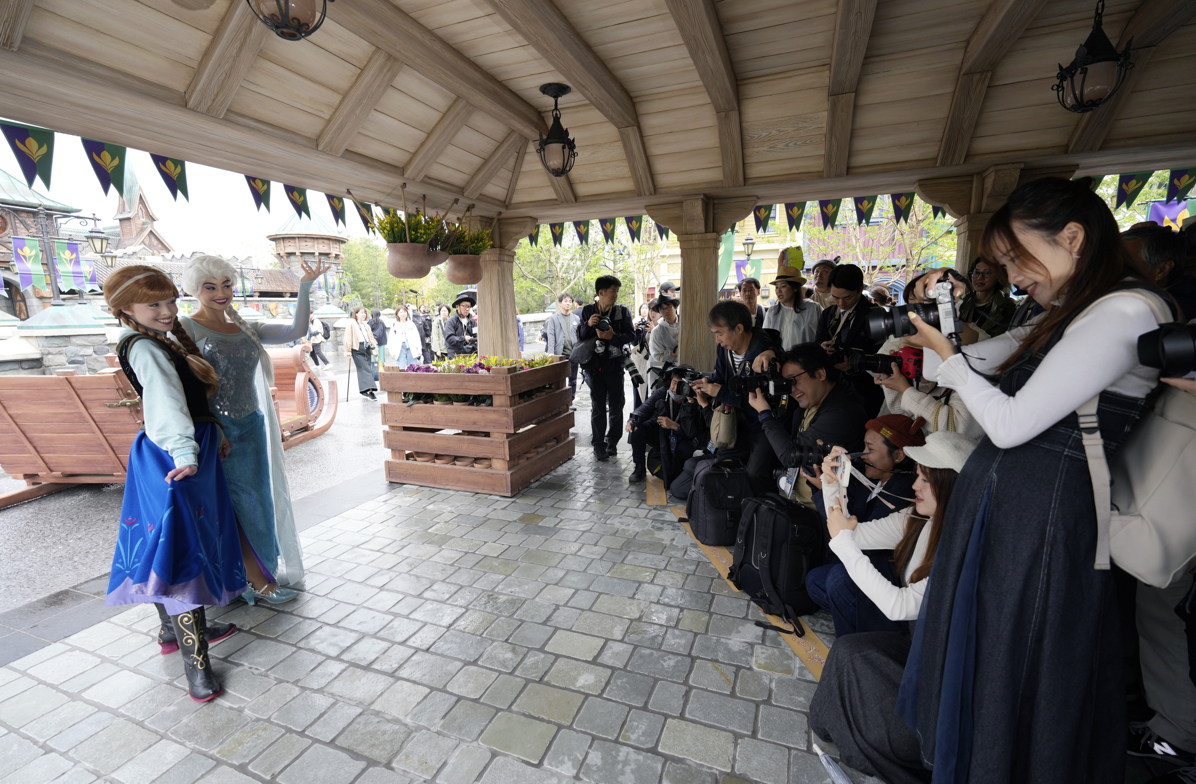 일본 도쿄 디즈니랜드 캐릭터 배우들의 모습. EPA 연합뉴스