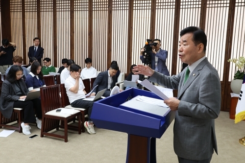 연금개혁 방안 제안하는 김진표 국회의장