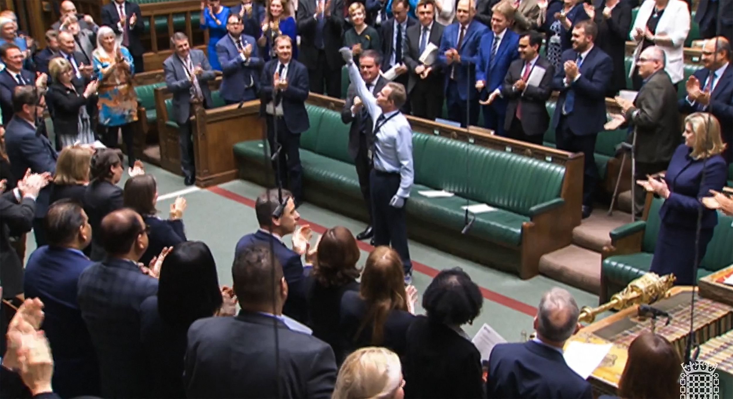 패혈증에 걸려 사지 절단 후 기적적으로 의회에 복귀한 크레이그 맥킨레이 영국 의원. AFP 연합뉴스