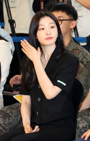 한덕수 국무총리가 참석한 가운데 27일 서울 강남구 코엑스에서 열린 KB 굿잡 우수기업 취업박람회 개막식에 전 피겨 국가대표 김연아 선수가 참석해 있다. 2024.5.27  연합뉴스