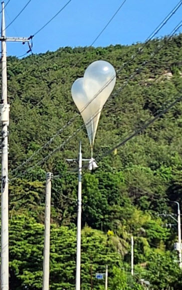 무주서 대남 살포용 추정 풍선 발견