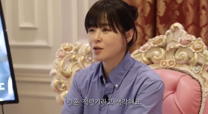 배우 최강희(47)가 결혼정보회사를 찾았다. 유튜브 ‘나도최강희’