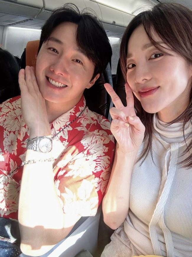 가수 산다라박(오른쪽)과 배우 정일우. 산다라박 인스타그램 캡처