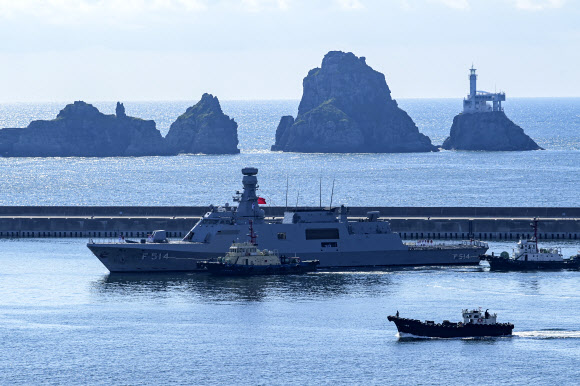 튀르키예 초계함 ‘크날르아다’ 부산작전기지 입항