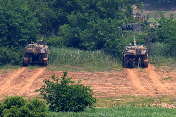11일 경기도 파주시 비무장지대(DMZ) 인근 훈련장에서 K9 자주포가 훈련을 준비하고 있다. 2024.6.11  연합뉴스