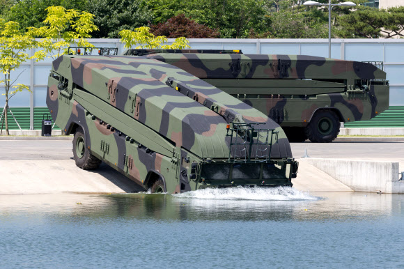 ‘수룡이 지나갑니다’