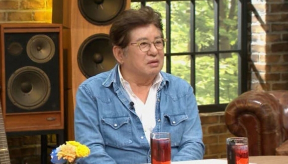 배우 김용건이 첫째 아들인 배우 하정우의 결혼을 언급했다. 채널A ‘아빠는 꽃중년’