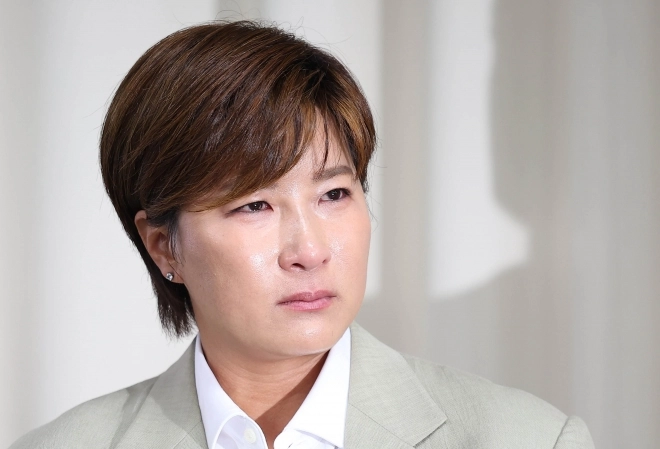 박세리가 18일 오후 서울 강남구 스페이스쉐어 삼성코엑스센터에서 부친 박준철씨의 사문서위조 혐의에 대한 기자회견 도중 눈물을 보이고 있다. 2024.6.18 연합뉴스