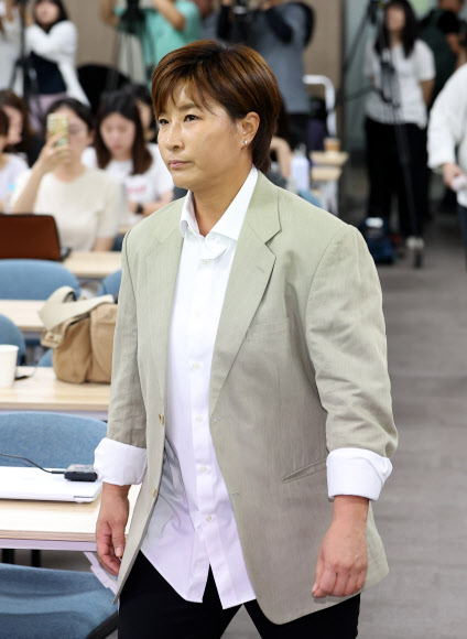 기자회견장 들어서는 박세리