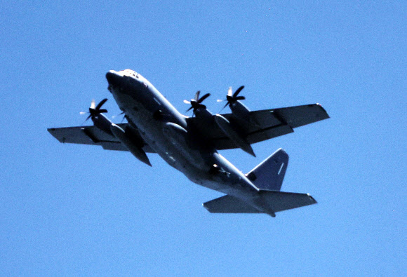 태백 상공 비행하는 AC-130J