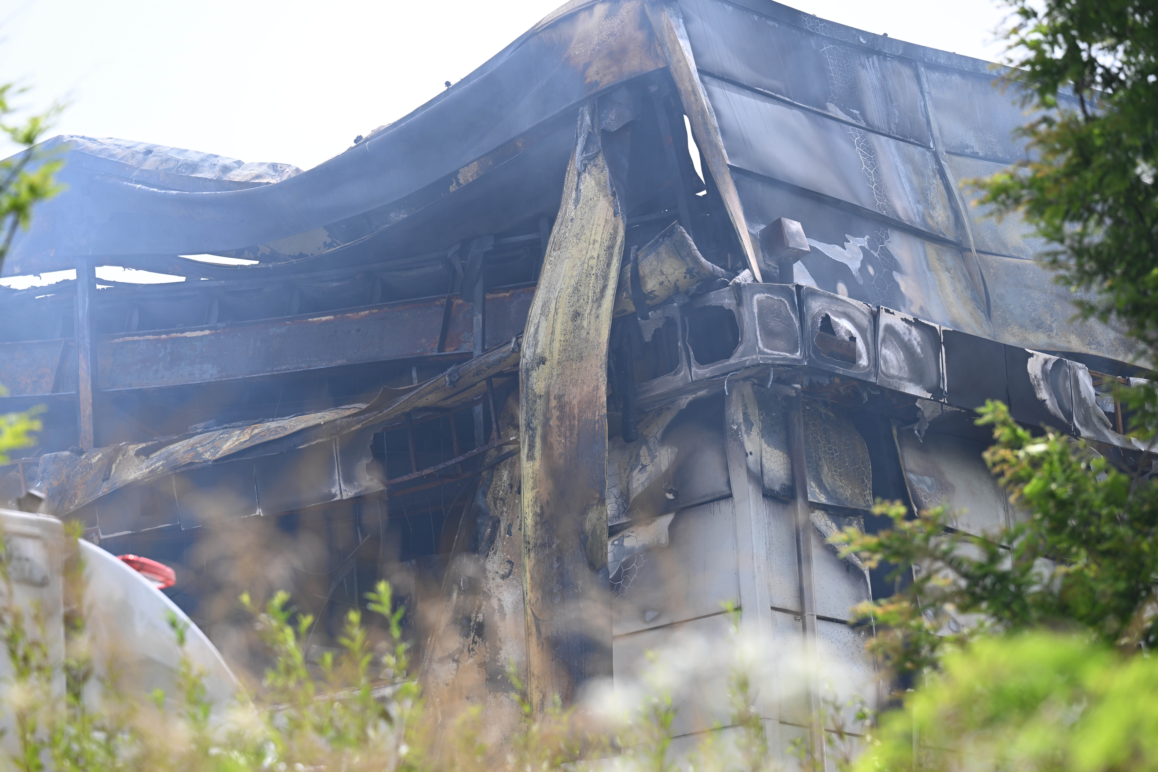 24일 오후 경기 화성시 전곡산업단지 내 일차전지 제조공장에서 화재가 발생했다. 사진은 이날 화재가 발생한 제조공장 모습. 2024.6.24 홍윤기 기자