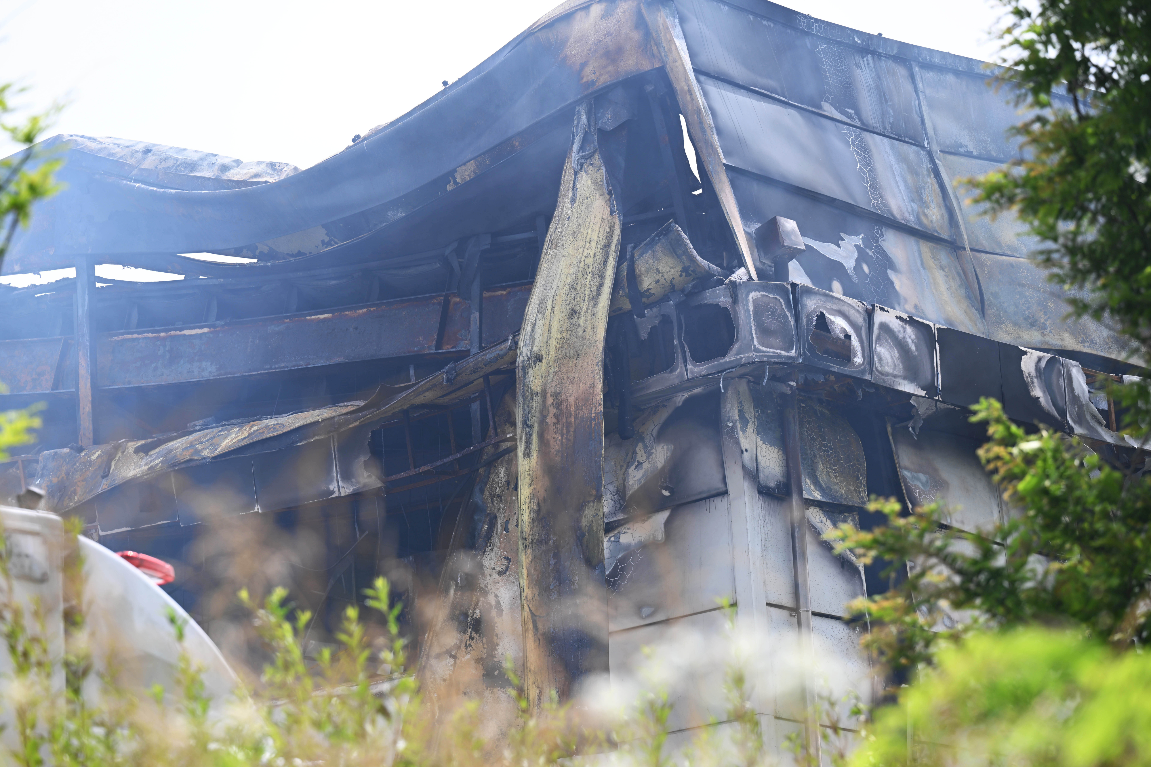 24일 오후 경기 화성시 전곡산업단지 내 일차전지 제조공장에서 화재가 발생했다. 사진은 이날 화재가 발생한 제조공장 모습. 2024.6.24 홍윤기 기자