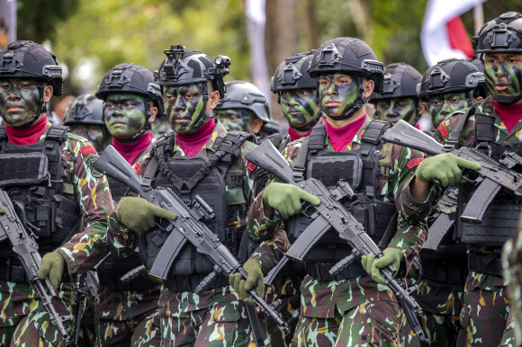 Indonesian police officers attend  a ceremony to mark the 78th anniversary of Indonesia‘s National Police in Denpasar, Bali, Indonesia, 01 July 2024. EPA 연합뉴스