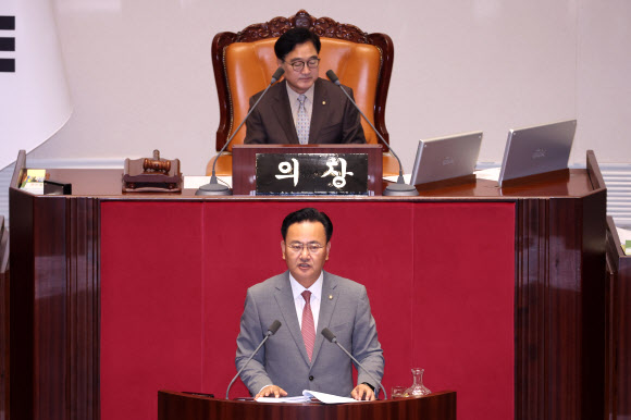 3일 오후 국회 본회의에서 ‘채상병특검법안’이 상정되자 국민의힘 유상범 의원이 무제한토론(필리버스터)를 시작하고 있다. 2024.7.3  연합뉴스
