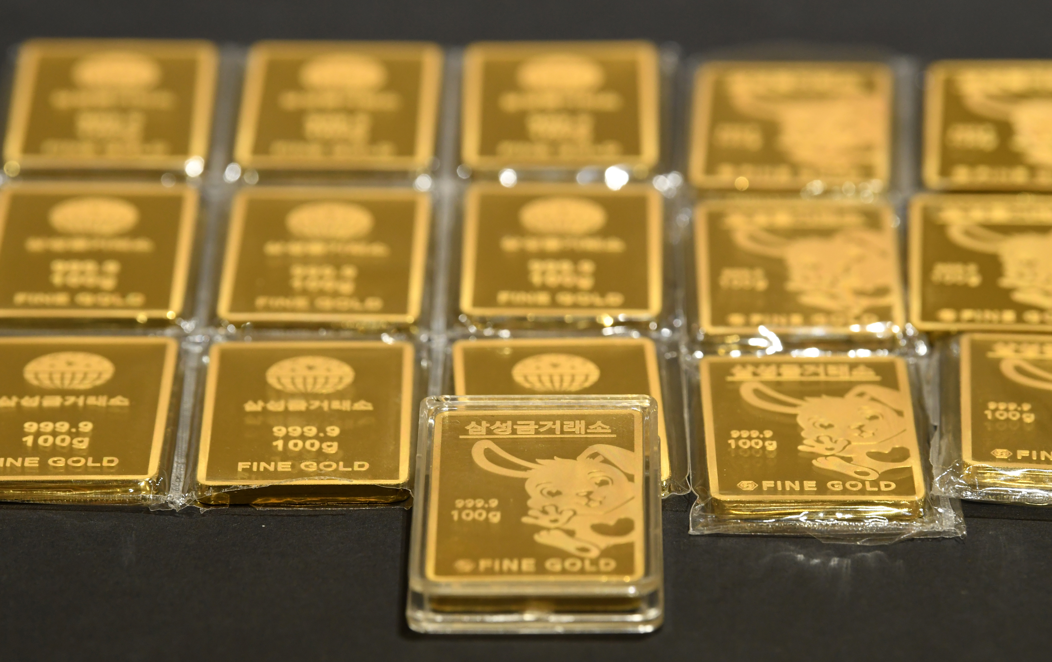 국제 금값이 9개월 내 가장 높은 수준을 기록 중이다. 1년 전 26만원대에서 약 20% 올랐다. 서울 종로 삼성금거래소에 진열된 골드바. 2023.1.25. 도준석 기자