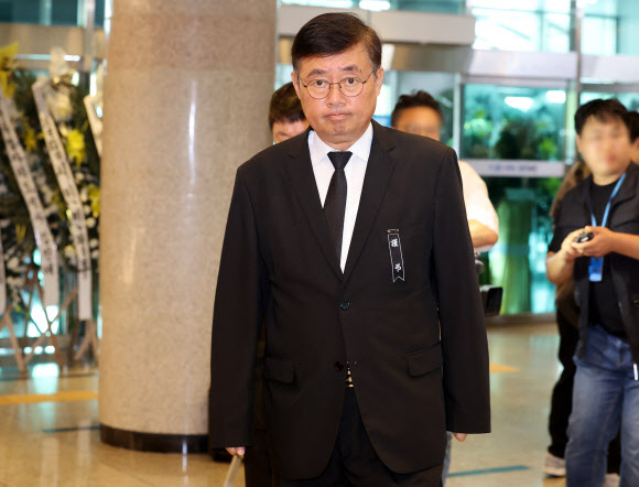 첫 교섭 참석하는 박순관 아리셀 대표