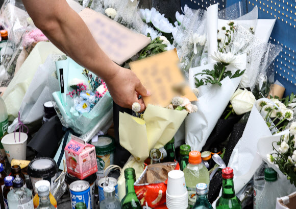 ‘시청역 역주행 사고’ 조롱 표현 쪽지 수거 나선 경찰
