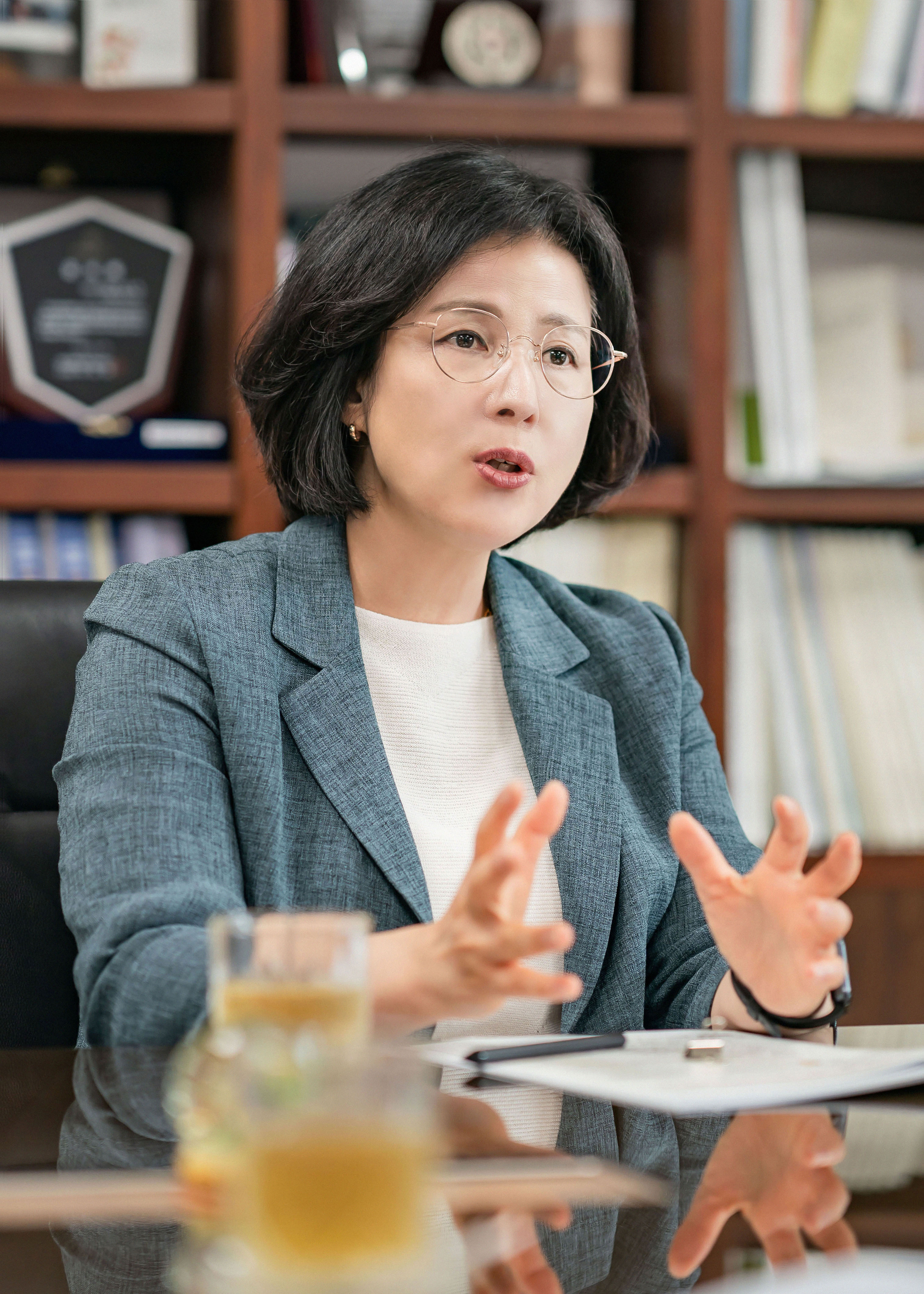 이수희 서울 강동구청장이 지난 5일 집무실에서 서울신문과 인터뷰를 하고 있다. 이 구청장은 8호선 연장에 따른 출퇴근 대란이 우려된다며 선제 대응을 강조했다.
강동구 제공