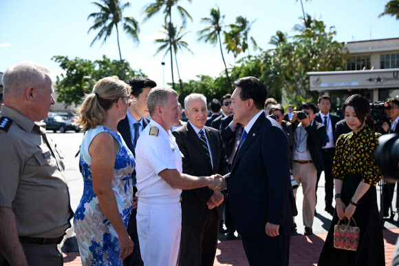 윤석열 대통령, 퍼파로 미국 인도?태평양 사령관과 작별 인사