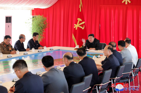 북한 김정은 국무위원장은 16일 주요간부들을 대동하고 원산갈마해안광광지구 건설사업을 현지지도했다고 조선중앙통신이 18일 보도했다. 2024.7.18  평양 조선중앙통신·연합뉴스