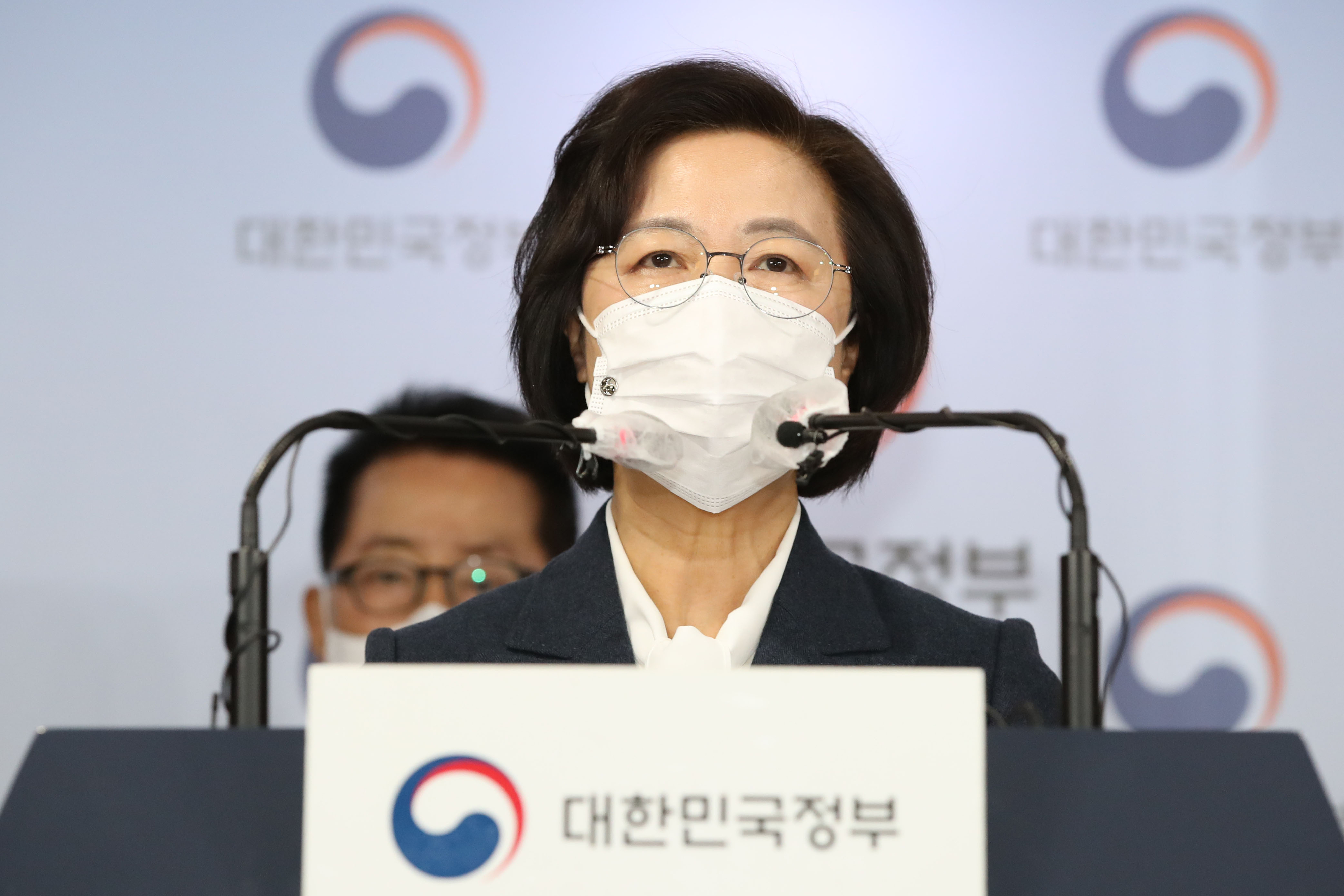 지난 2020년 12월 추미애 당시 법무부 장관이 서울 종로구 정부서울청사에서 언론 브리핑을 하고 있다. 사진공동취재단.