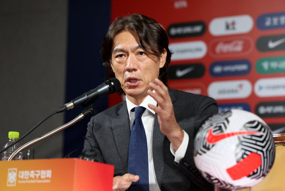 홍명보 한국 축구 국가대표 감독이 29일 오전 서울 종로구 축구회관에서 열린 취임 기자회견에서 취재진 질문에 답하고 있다. 2024.7.29 연합뉴스