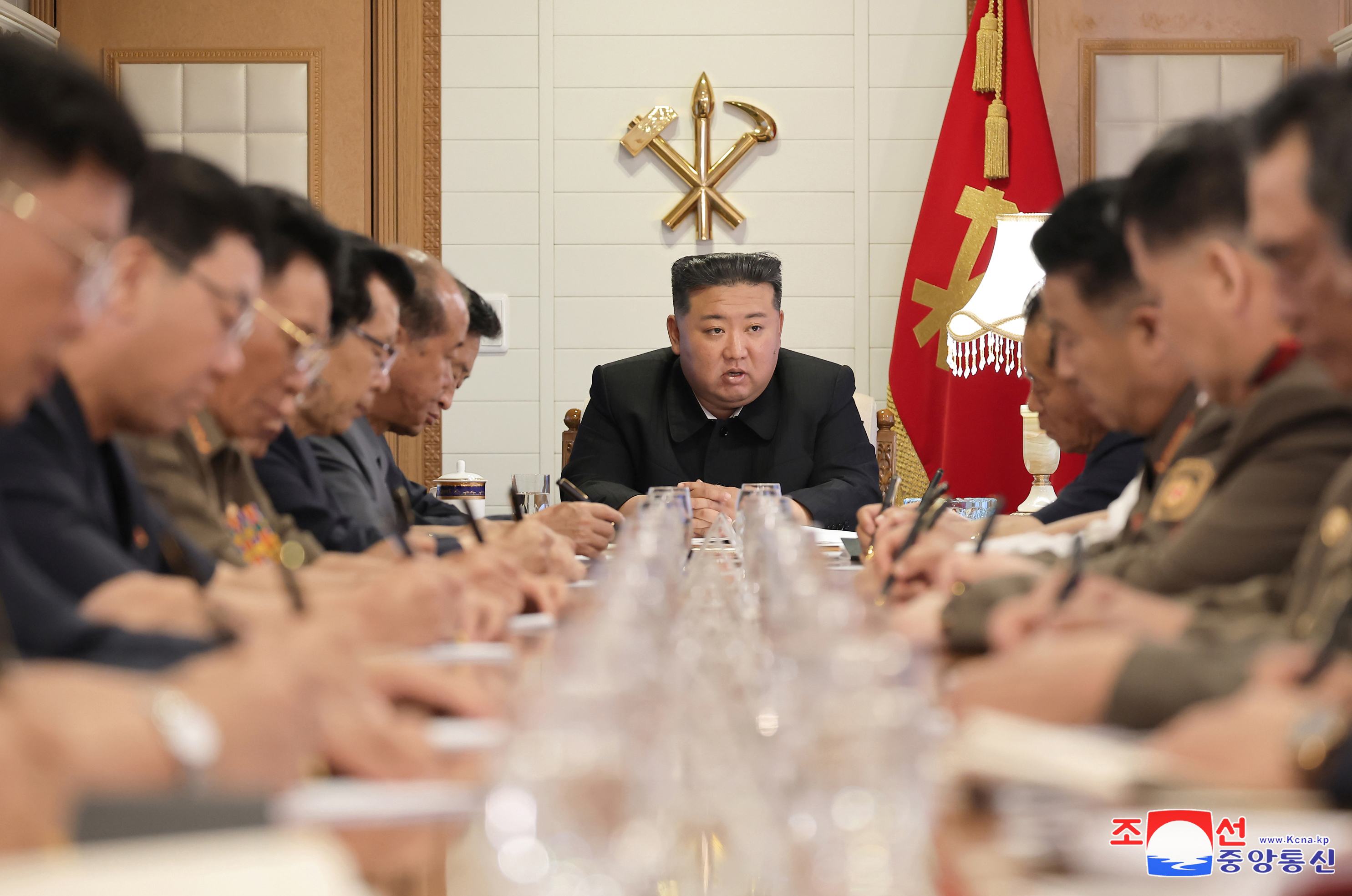 북한이 평안북도와 자강도를 비롯한 수해지역들 복구대책을 수립하기 위한 당 중앙위원회 제8기 제22차 정치국 비상확대회의가 김정은 국무위원장 주재로 지난 29일부터 30일까지 평안북도 신의주시에서 진행됐다고 조선중앙통신이 31일 보도했다. 2024.7.31 평양 조선중앙통신 연합뉴스