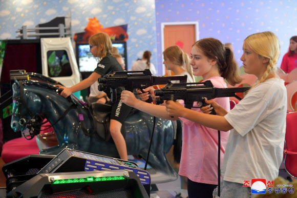 북한 송도원서 북러 학생 ‘친선의 밤’ 개최