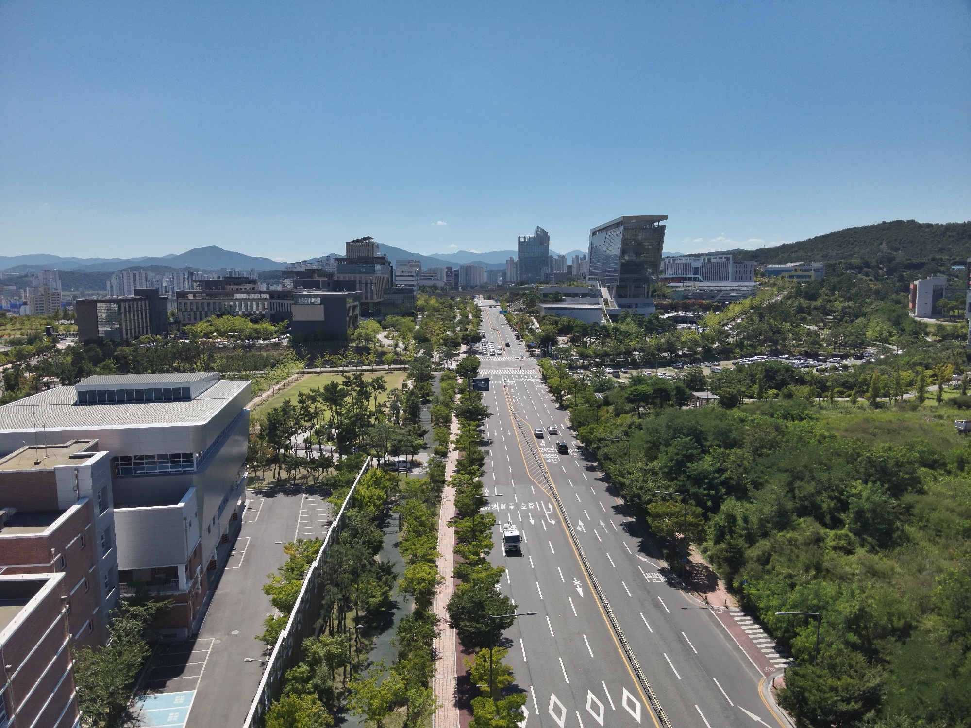 기후변화 대응형 도시숲으로 선정된 울산의 바람길다님숲은 도시 외곽에 자리한 산지의 지형적 특성을 고려해 시원한 바람을 도심으로 유입시킨다. 산림청