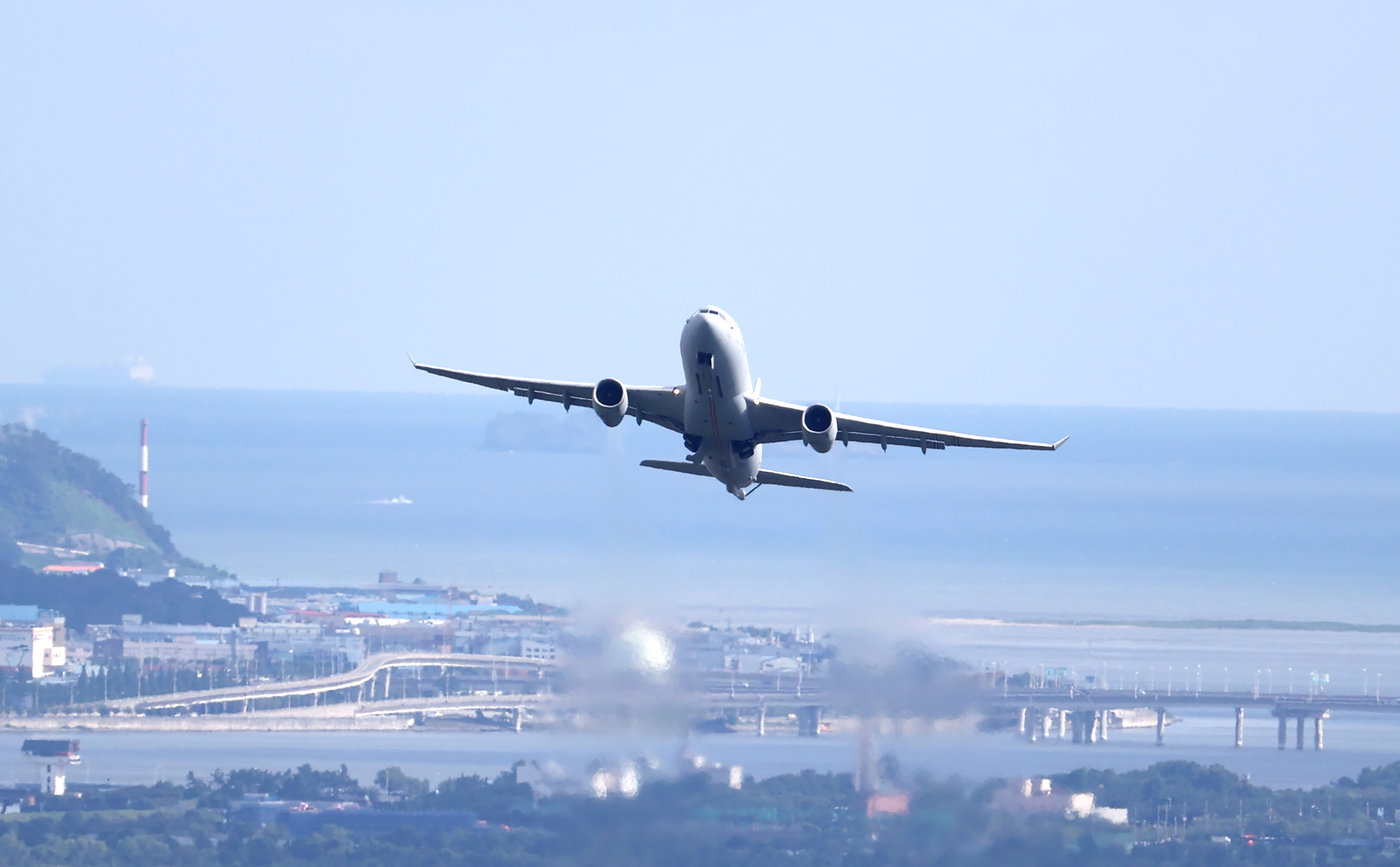 김해공항 이륙하는 항공기  부산 김해공항에서 이륙하는 항공기. 
연합뉴스 자료사진