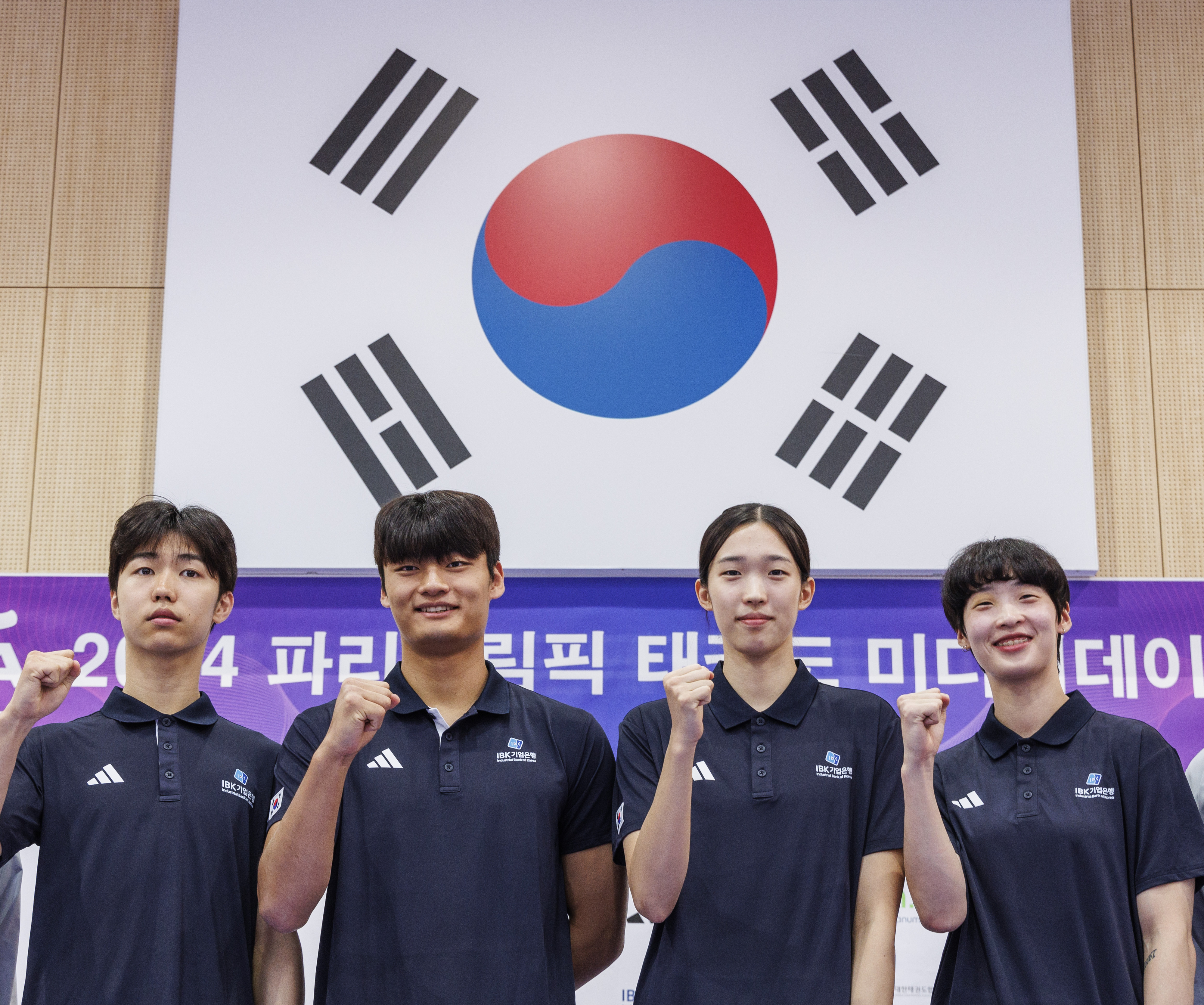 한국 태권도 국가대표 박태준(왼쪽부터), 서건우, 김유진, 이다빈이 지난 6월 25일 충북 진천국가대표선수촌에서 2024 파리올림픽을 30일 앞두고 각오를 다지고 있다. 진천 연합뉴스