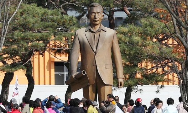 경북 구미시 상모사곡동에 있는 박정희 전 대통령 동상.
연합뉴스