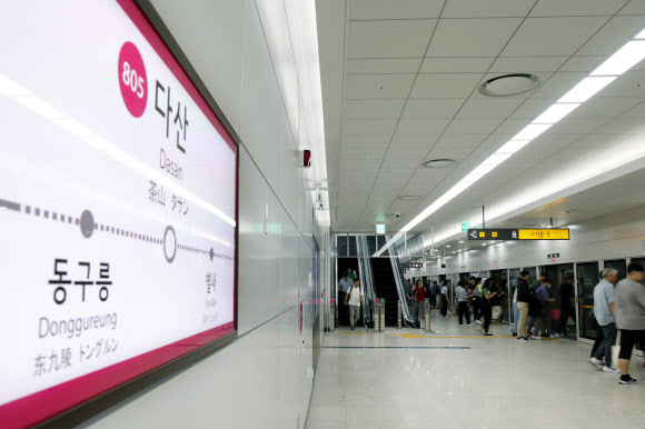 ‘별내선 첫 출근길’ 북적이는 다산역