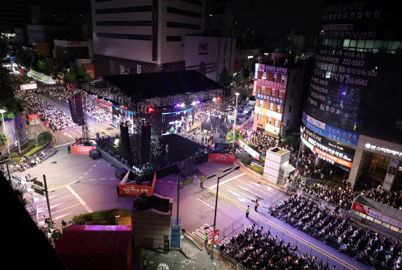 지난 12일 대전 중앙로 일원에서 대전 0시 축제 공연이 펼쳐지고 있다. 이번 축제는 오는 17일까지 이어진다. 2024.8.13. 대전시 제공