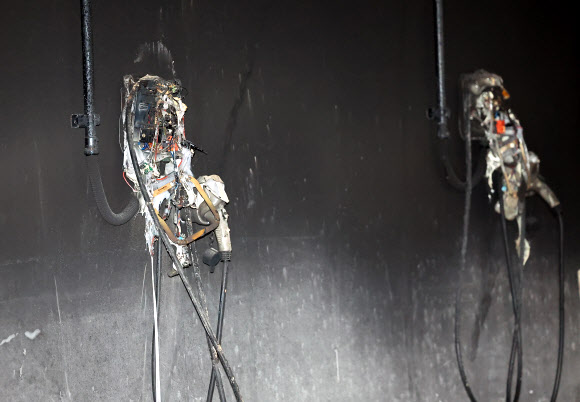 화재로 녹아내린 전기차 충전기