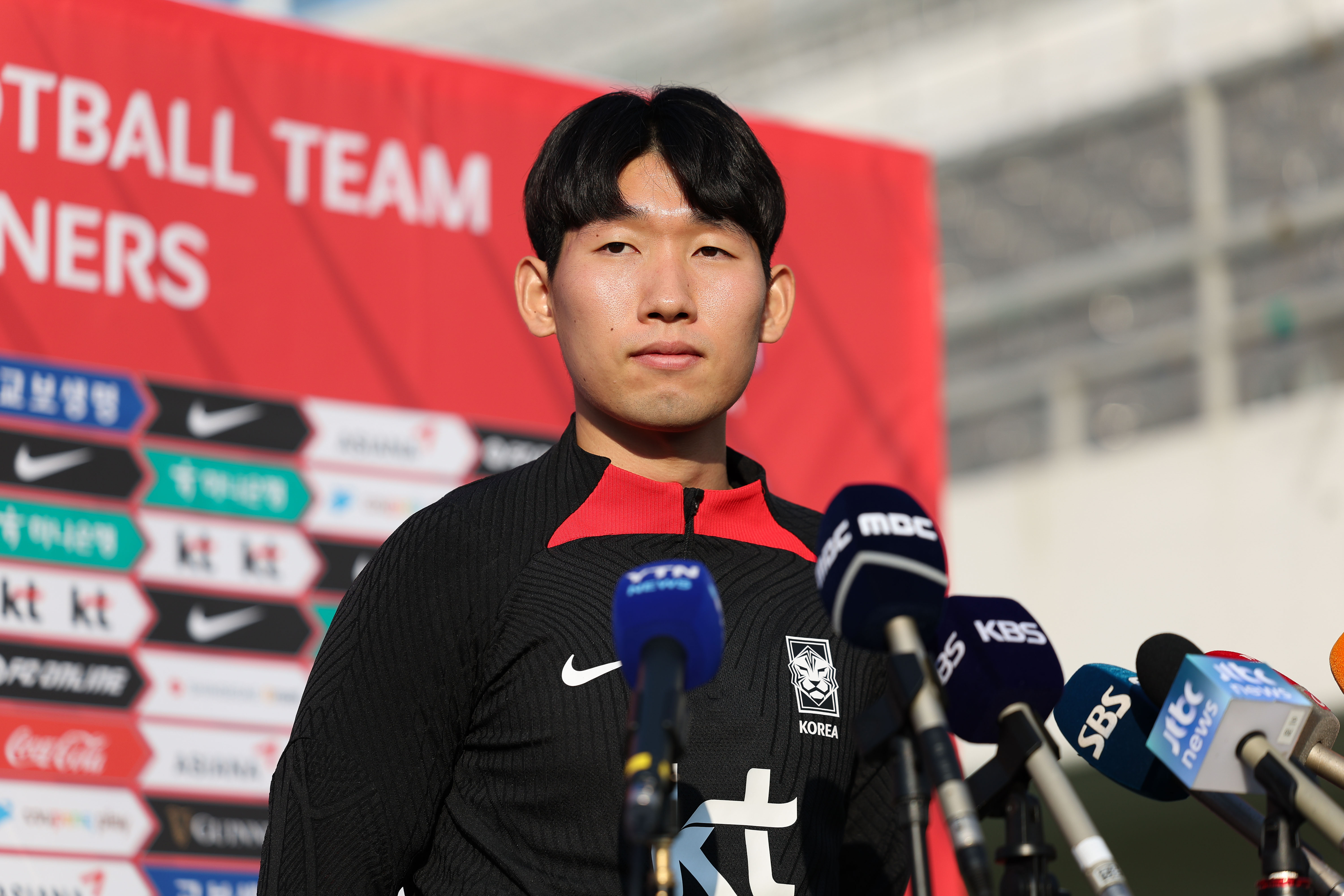 한국 남자 축구 국가대표 홍현석이 지난해 11월 14일 서울 목동종합운동장에서 2026 북중미월드컵 아시아 지역 2차 예선을 앞두고 각오를 밝히고 있다. 대한축구협회 제공