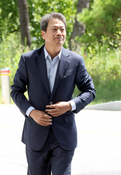 임종석 전 청와대 비서실장이 20일 오후 전주지검 청사에 출두하고 있다. 2024.8.20  연합뉴스