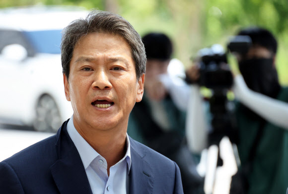 임종석 전 청와대 비서실장이 20일 오후 전주지검 청사에 출두하며 입장을 밝히고 있다. 2024.8.20  연합뉴스