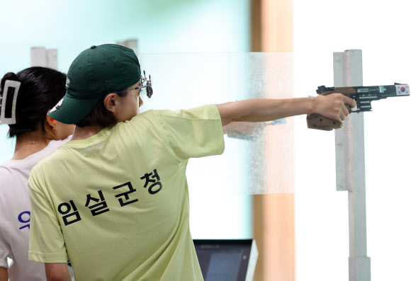 사격하는 김예지