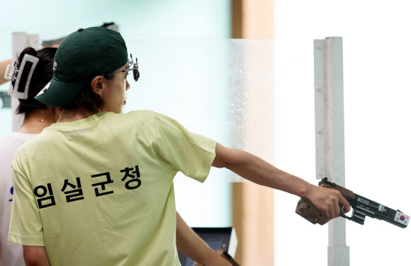 사격하는 김예지